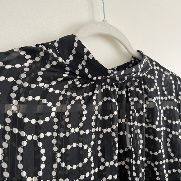 NWT H&M Crepe High Neck Blouse Pearl Necklace Print - Picture 2 of 5